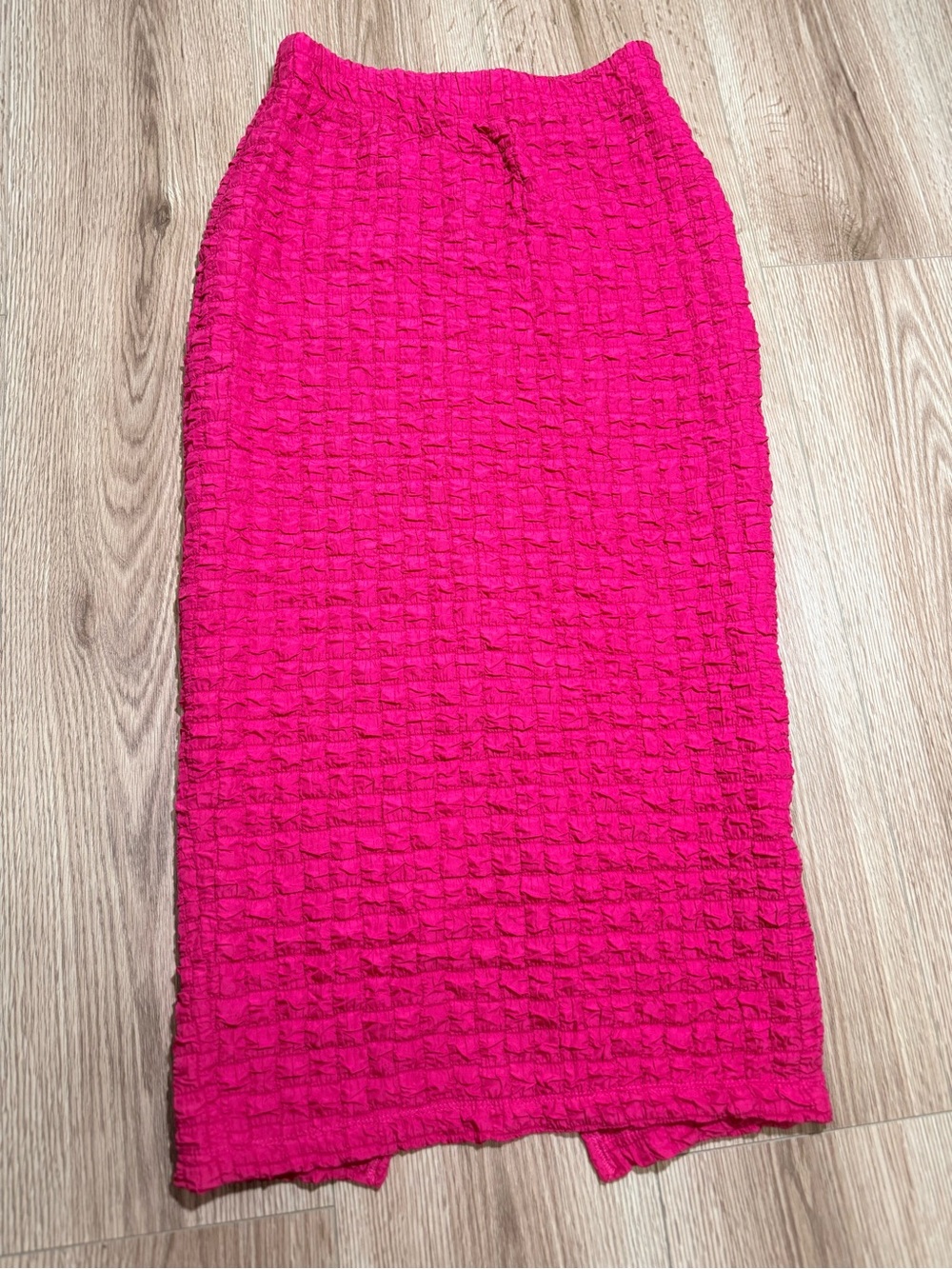 Urban Outfitters UO Textured Crinkle Midi Skirt Hot Pink Front Slit Womens S
